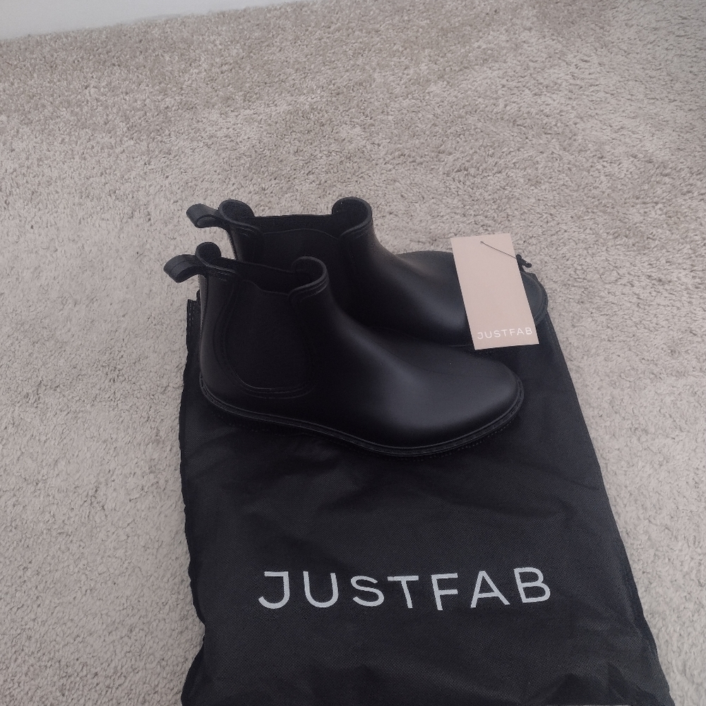 Rain boots/Weather Proof